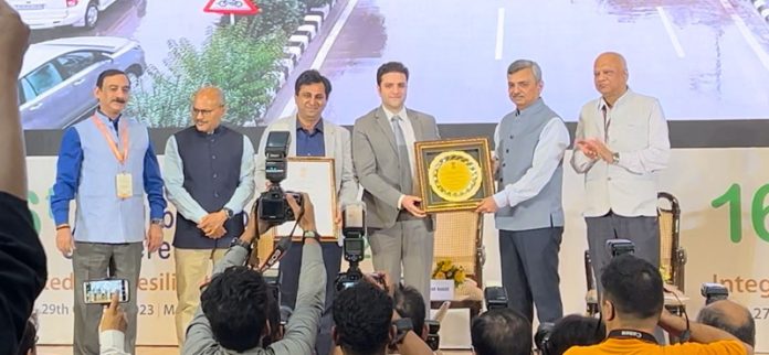 Srinagar Smart City has been awarded the Excellence in Urban Transport Award for multimodal sustainable public transport initiatives - Pedestrianization, e-rikshaws, e-buses, e-boat integrated initiative by Union Ministry of Housing and Urban Transport. LG J&K Manoj Sinha has congratulated the SSCL.