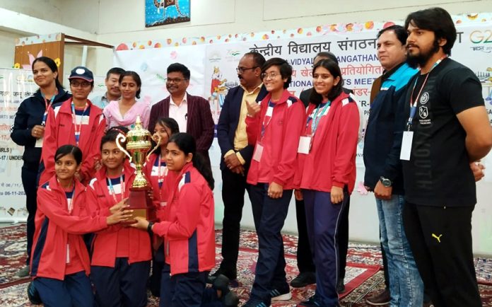 Nagendra Goyal, Deputy Commissioner Kendriya Vidyalaya Sangathan Jammu Region presenting trophy to winning team. Nagendra Goyal, Deputy Commissioner Kendriya Vidyalaya Sangathan Jammu Region presenting trophy to winning team.
