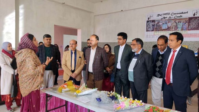 Sandesh Sharma , ADDC Poonch interacting during two day National Conference with officials of Sericulture Department.