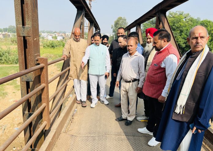 Dy Mayor, Jammu Baldev Singh Billawaria during visit to Bhour Camp on Saturday.