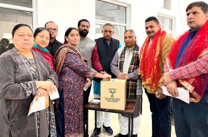 BJP leaders during Booth Jan Samvad Abhiyan at Talab Tillo on Sunday.