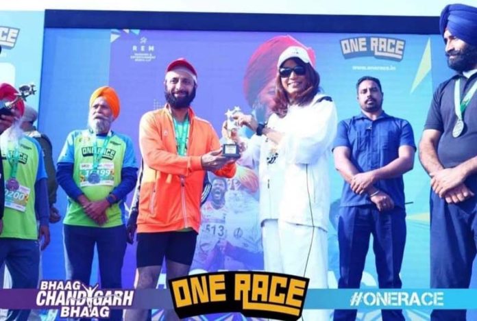 Marathon runner Amarjeet Singh receiving trophy during marathon at Chandigarh. Marathon runner Amarjeet Singh receiving trophy during marathon at Chandigarh.