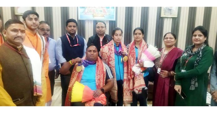 Officials of Shri Mata Vaishno Devi Shrine Board warmly receiving para archers.