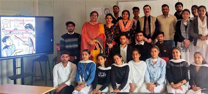 College faculty of GDC Marh posing with students during Symposium competition.