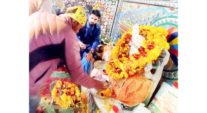 Devotees paying obeisance to Lord Vishwakarma at a temple in Jammu on Monday. — Excelsior/Rakesh Devotees paying obeisance to Lord Vishwakarma at a temple in Jammu on Monday. — Excelsior/Rakesh