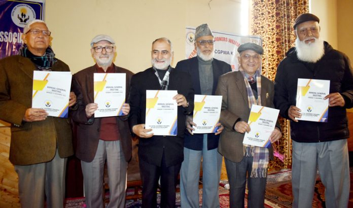 Members of Central Govt Pensioners Welfare Association during the annual meeting in Srinagar on Monday. — Excelsior/Shakeel