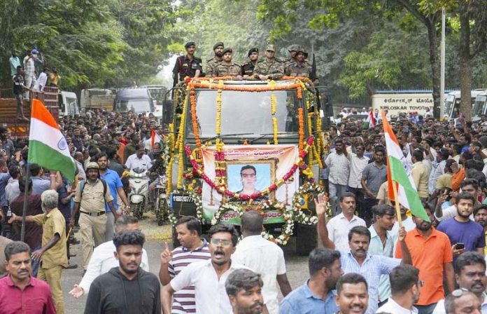 Body of Captain Pranjal being taken for last rites.