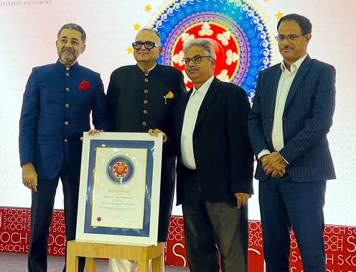 Officers of Kishtwar administration receiving SKOCH Gold Award. Officers of Kishtwar administration receiving SKOCH Gold Award.