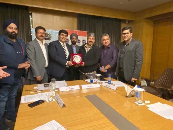 Accompanied by other executive committee members, Chairman of PHDCCI Jammu chapter, Rahul Sahai presenting a memento to Director I&C Arun Manhas. Accompanied by other executive committee members, Chairman of PHDCCI Jammu chapter, Rahul Sahai presenting a memento to Director I&C Arun Manhas.