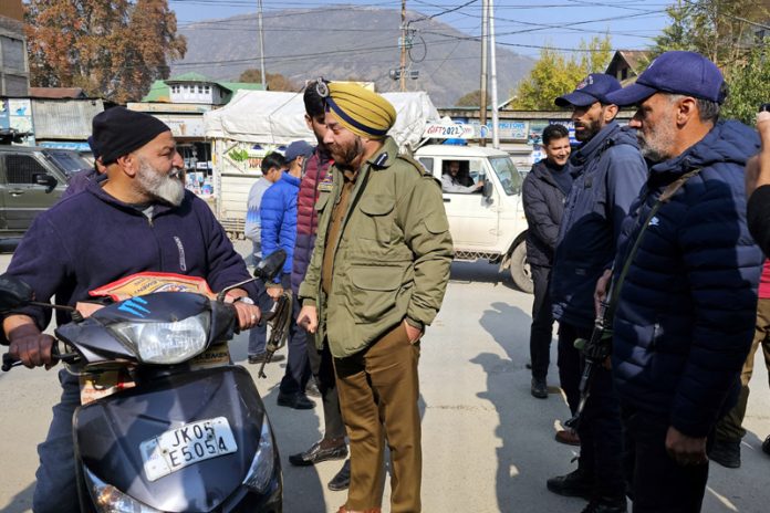SSP Traffic Rural Kashmir, Ravinder Pal Singh, during a special drive to contain accidents on Baramulla-Uri National Highway on Monday. -Excelsior/Aabid Nabi