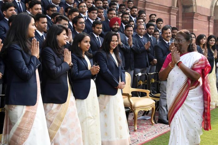 Officers of Indian Ordnance Factories Service and Probationers of Indian Defence Accounts Service called on the President Droupadi Murmu at Rashtrapati Bhavan, in New Delhi on Friday.(UNI)
