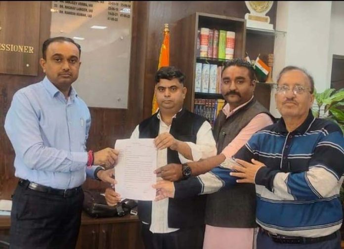 PoJK DPs submitting memorandum to Divisional Commissioner, Jammu on Wednesday.