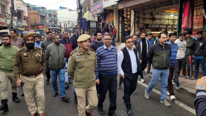 SDM Katra conducting inspection of market.