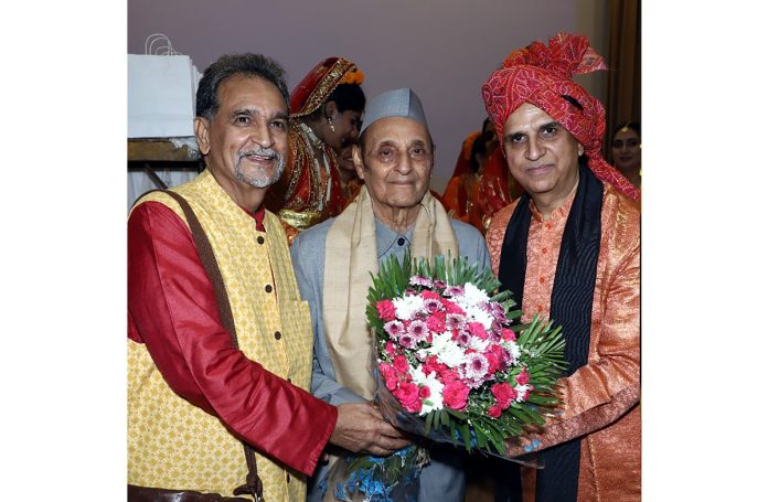 Dr Karan Singh being received by trustees of Dogra Samaj Trust Delhi during Foundation Day celebration. Dr Karan Singh being received by trustees of Dogra Samaj Trust Delhi during Foundation Day celebration.