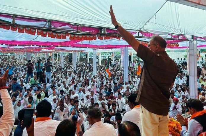 Senior BJP leader and former Dy CM J&K, Kavinder Gupta addressing an election rally at Lalsote in Rajasthan on Friday.