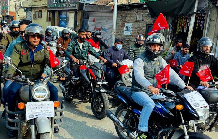 Workers of National Conference during an anti-drug rally in Srinagar on Sunday. Workers of National Conference during an anti-drug rally in Srinagar on Sunday.
