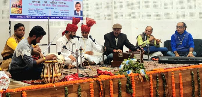 Songs being presented during a program in memory of Late Gianeshwar. Songs being presented during a program in memory of Late Gianeshwar.