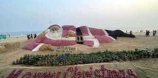 Sudarshan Patnaik creates world’s largest Santa Claus made of Onion, sand