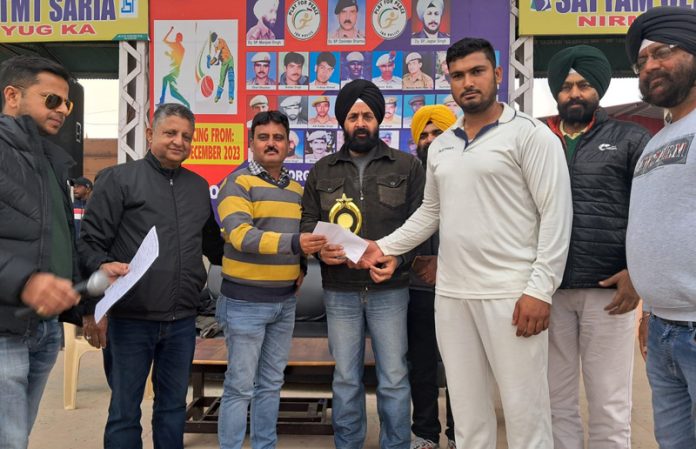 Dignitaries presenting man of the match award to a winner on Sunday.
