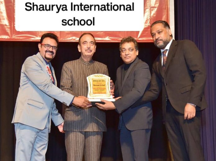 Former Chief Minister, Jammu and Kashmir, Ghulam Nabi Azad receiving memento from School Management. Former Chief Minister, Jammu and Kashmir, Ghulam Nabi Azad receiving memento from School Management.