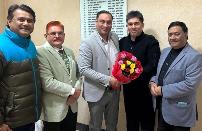 Central executive members of Pvt Schools Association meeting with chairman JKBOSE. Central executive members of Pvt Schools Association meeting with chairman JKBOSE.