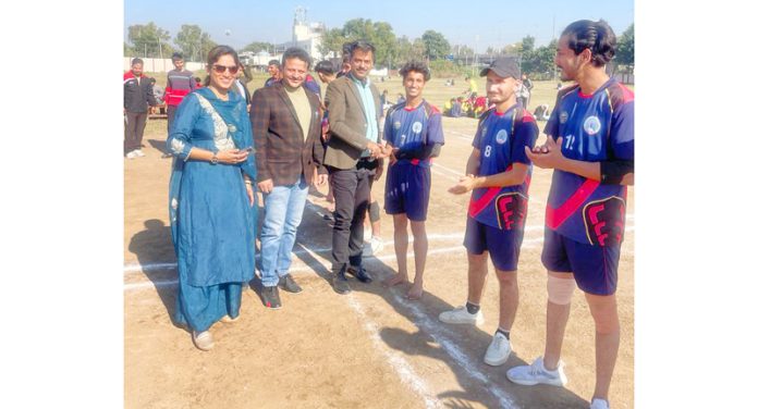 Chief Guest Dr. Vinod Bakshi, Director Physical Education & Sports, Cluster University of Jammu interacting with players.