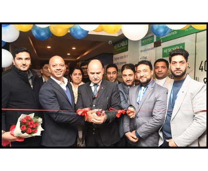 Syed Shafat Hussain Rufai-General Manager- JK Bank inaugurating the divisional office of Bajaj Allianz in Srinagar on Thursday.