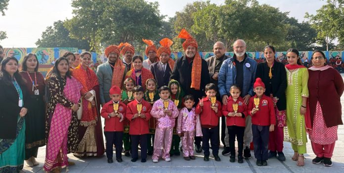 Students posing for group photograph with chief guest.