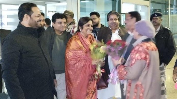 AICC gen secy Rajni Patil being received by JKPCC leaders in Jammu. AICC gen secy Rajni Patil being received by JKPCC leaders in Jammu.