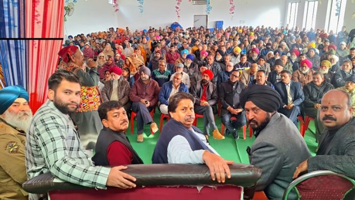 PCC working president Raman Bhalla, senior leaders Yash Paul Kundal and TS Tony at party meeting in Ramgarh. PCC working president Raman Bhalla, senior leaders Yash Paul Kundal and TS Tony at party meeting in Ramgarh.