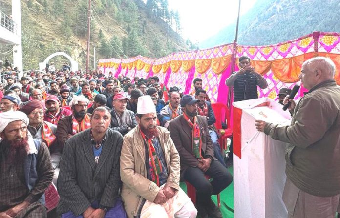 BJP general secretary (Org) Ashok Kaul addressing a public meeting at Doda on Monday. BJP general secretary (Org) Ashok Kaul addressing a public meeting at Doda on Monday.