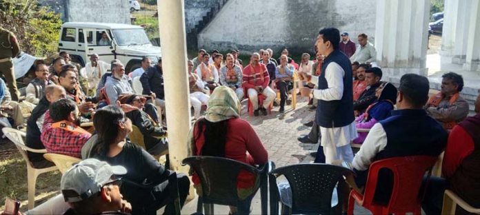 R S Pathania addressing a meeting in connection with `Booth Jan Samvaad and Viksit Bharat Sankalp Yatra’.