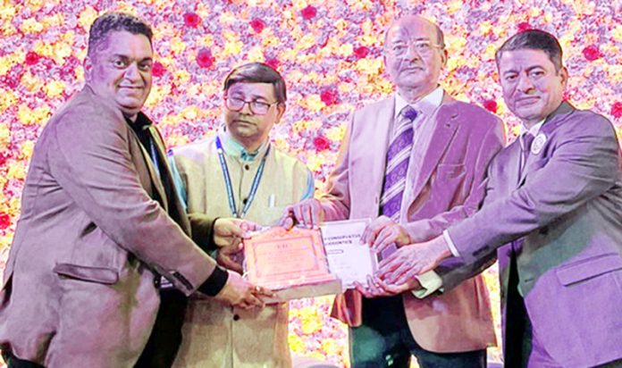 Dr Azhar Malik receiving a memento from DCI president Dr Dibyendu Mazumdar at IACDE conference in New Delhi.