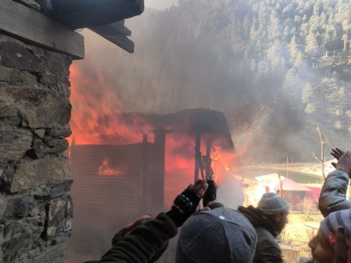 A residential house in flames at Chhatro area of Kishtwar on Wednesday. —Excelsior/Tilak Raj A residential house in flames at Chhatro area of Kishtwar on Wednesday. —Excelsior/Tilak Raj