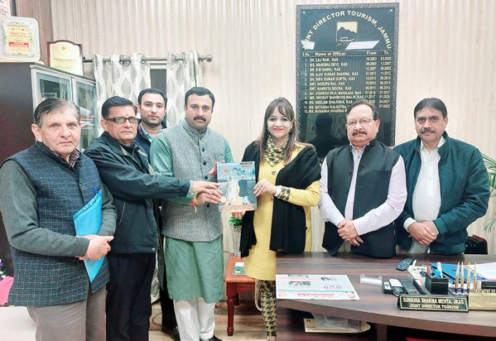A delegation of Shri Kailakh Jyotish Avim Vedic Sansthan Trust led by Mahant Rohit Shastri presenting a memorandum to Sunaina Sharma Mehta, Joint Director of Tourism Jammu.