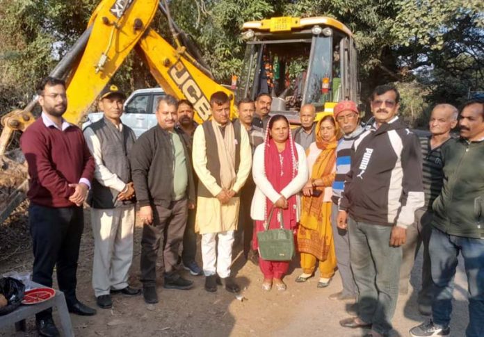 DDC Chairman Kathua, Col. Mahan Singh (retired) along with others pose for a photograph after inaugurating a tourism project in Basohli.