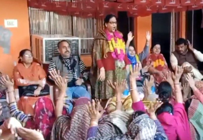 Ex-MLA Bimla Luthra addressing workers’ meeting in Suchetgarh on Thursday.