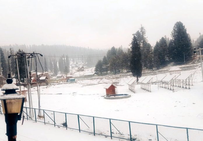 Snowfall In Higher Reaches Of Kashmir; Minimum Temperature Above Freezing Point At Most Places Snowfall In Higher Reaches Of Kashmir; Minimum Temperature Above Freezing Point At Most Places