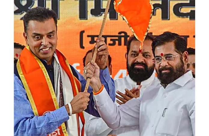 Deora quits Cong, joins Shiv Sena Deora quits Cong, joins Shiv Sena