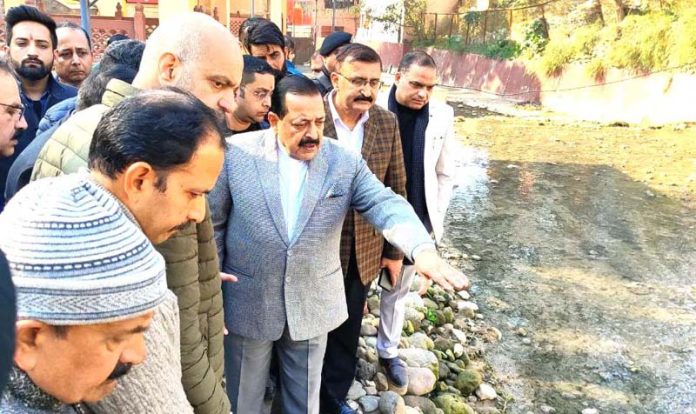 Union Minister, Dr Jitendra Singh during a visit to Devika Rejuvenation Project, at Udhampur on Sunday. -Excelsior/K Kumar