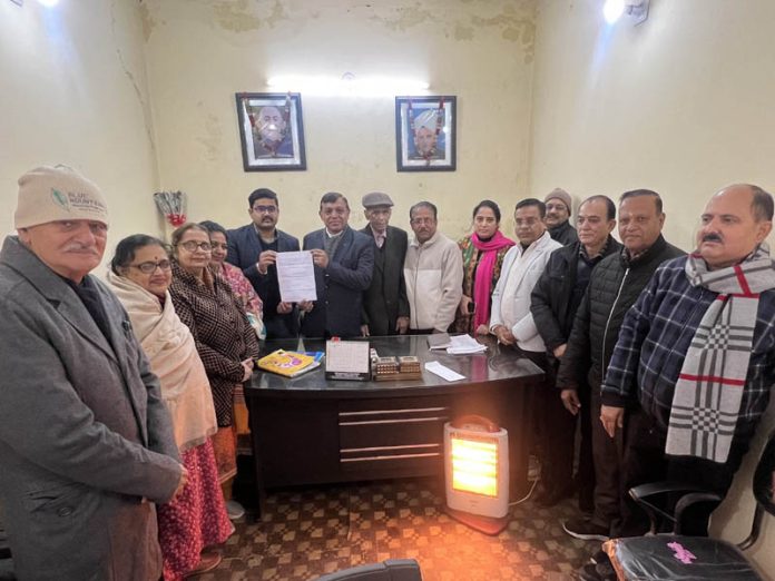 Office bearers of Mahajan Sabha Channi Himmat posing together during a meeting in Jammu. Office bearers of Mahajan Sabha Channi Himmat posing together during a meeting in Jammu.