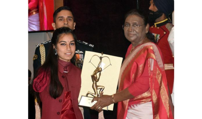 President Droupadi Murmu presenting Arjuna Award to Para-Archer Sheetal Devi during the presentation of Sports and Adventure Awards 2023 at the Rashtrapati Bhavan in New Delhi on Tuesday. (UNI) President Droupadi Murmu presenting Arjuna Award to Para-Archer Sheetal Devi during the presentation of Sports and Adventure Awards 2023 at the Rashtrapati Bhavan in New Delhi on Tuesday. (UNI)