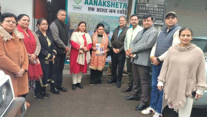 MBBS student of GMC Jammu, Shriya Sharma receives certificate after completing her research from ICMR.