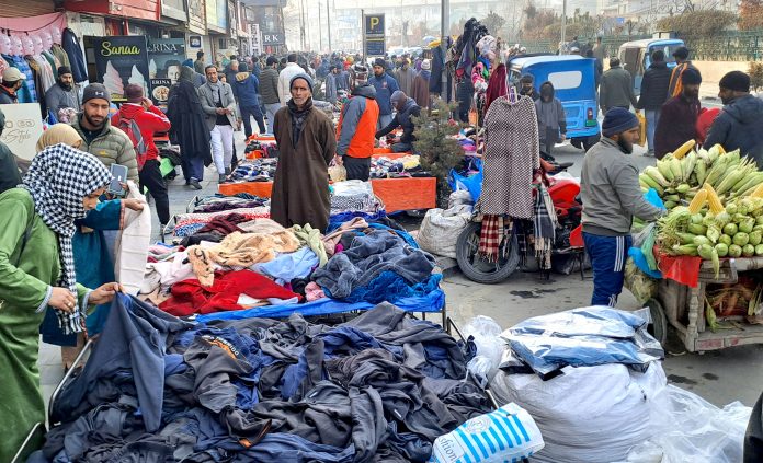 Just 7 Days For 'Chillai Kalan' To End As Snow Hopes Start Fading In Kashmir