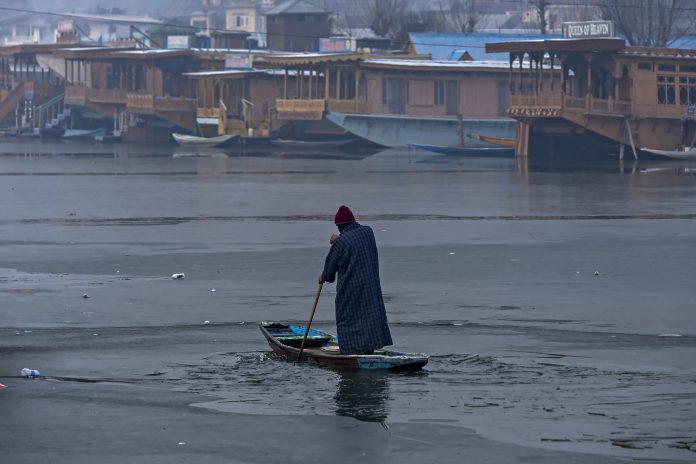Kashmir Continues To Reel Under Sub-Zero Temperatures, No Respite From Intense Cold Wave