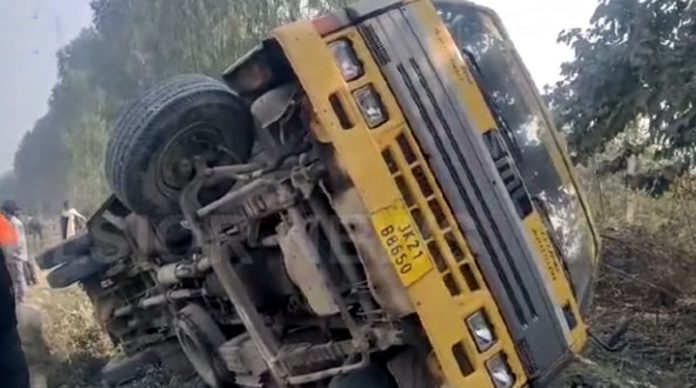 7 students, 3 teachers injured as school bus turns turtle 7 students, 3 teachers injured as school bus turns turtle