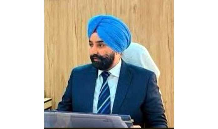 Labour Commissioner visits several establishments, construction sites