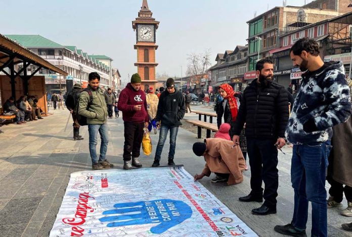 Locals participating in SACPPE’s signature campaign against illicit trafficking, drug abuse in Srinagar on Sunday. -Excelsior/Shakeel Locals participating in SACPPE’s signature campaign against illicit trafficking, drug abuse in Srinagar on Sunday. -Excelsior/Shakeel
