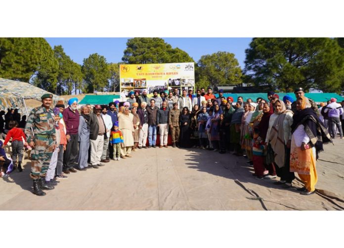 Ex-servicemen and their families during rally in Lam sector of Nowshera on Monday. — Excelsior/Imran