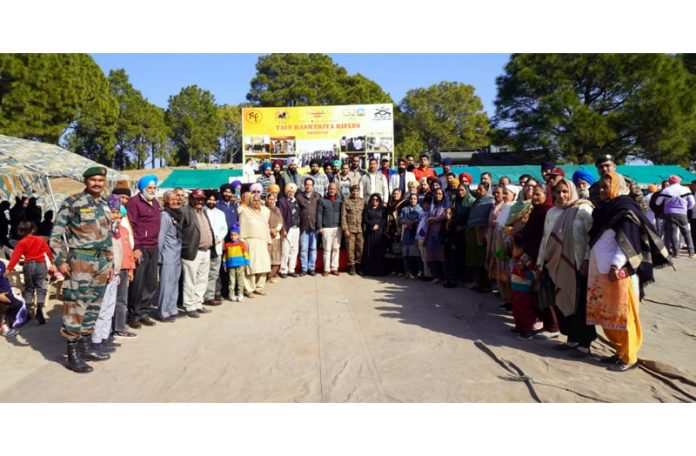 Ex-servicemen and their families during rally in Lam sector of Nowshera on Monday.— Excelsior/Imran
